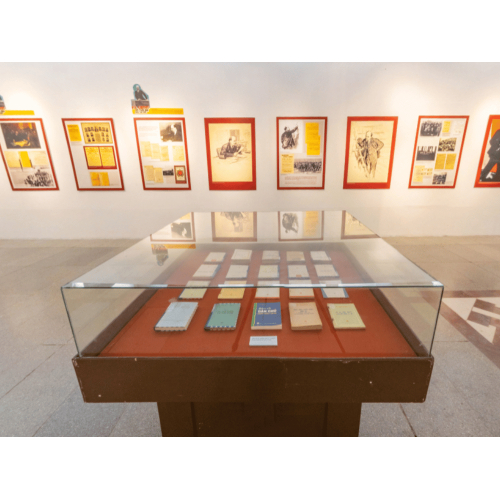 Triển lãm "Leenin Và Thời Đại"