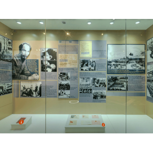 Triễn lãm “Người Đi Tìm Hình Của Nước”