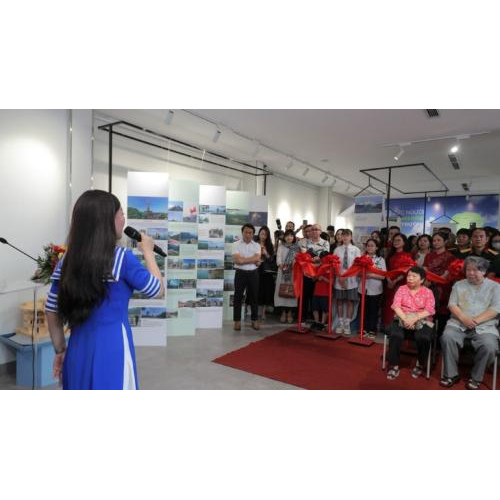 Sự kiện triển lãm "Một dải non sông" và giới thiệu sách ảnh "Biển của lòng người”