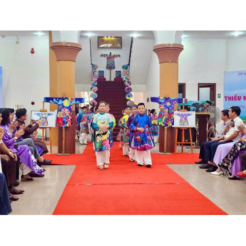 Triển lãm sản phẩm Hội thi thiếu nhi vẽ tranh theo sách chủ đề “Áo dài và Tuổi thơ”