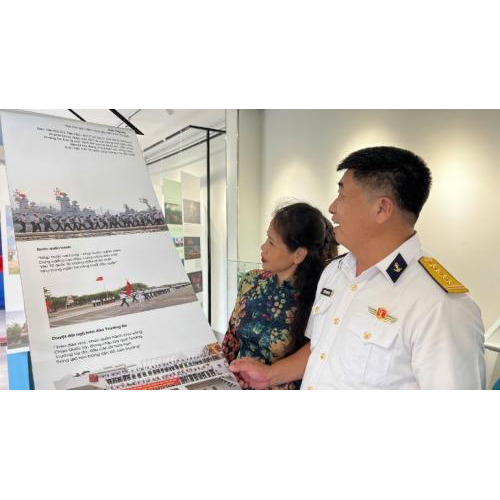 Sự kiện triển lãm "Một dải non sông" và giới thiệu sách ảnh "Biển của lòng người”