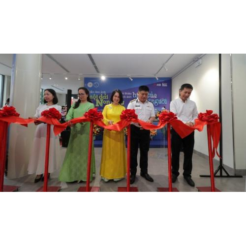 Sự kiện triển lãm "Một dải non sông" và giới thiệu sách ảnh "Biển của lòng người”