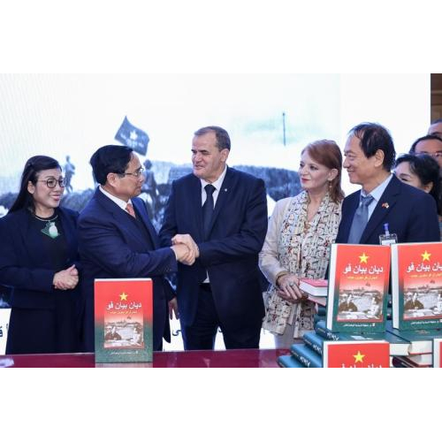 Ra mắt cuốn sách 