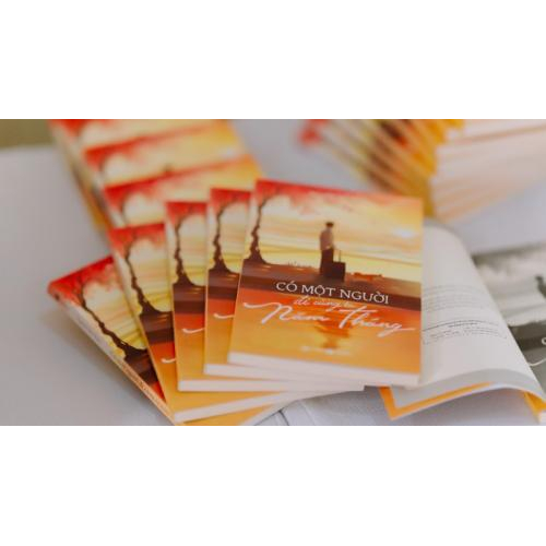Sách “Có một người đi cùng ta năm tháng”