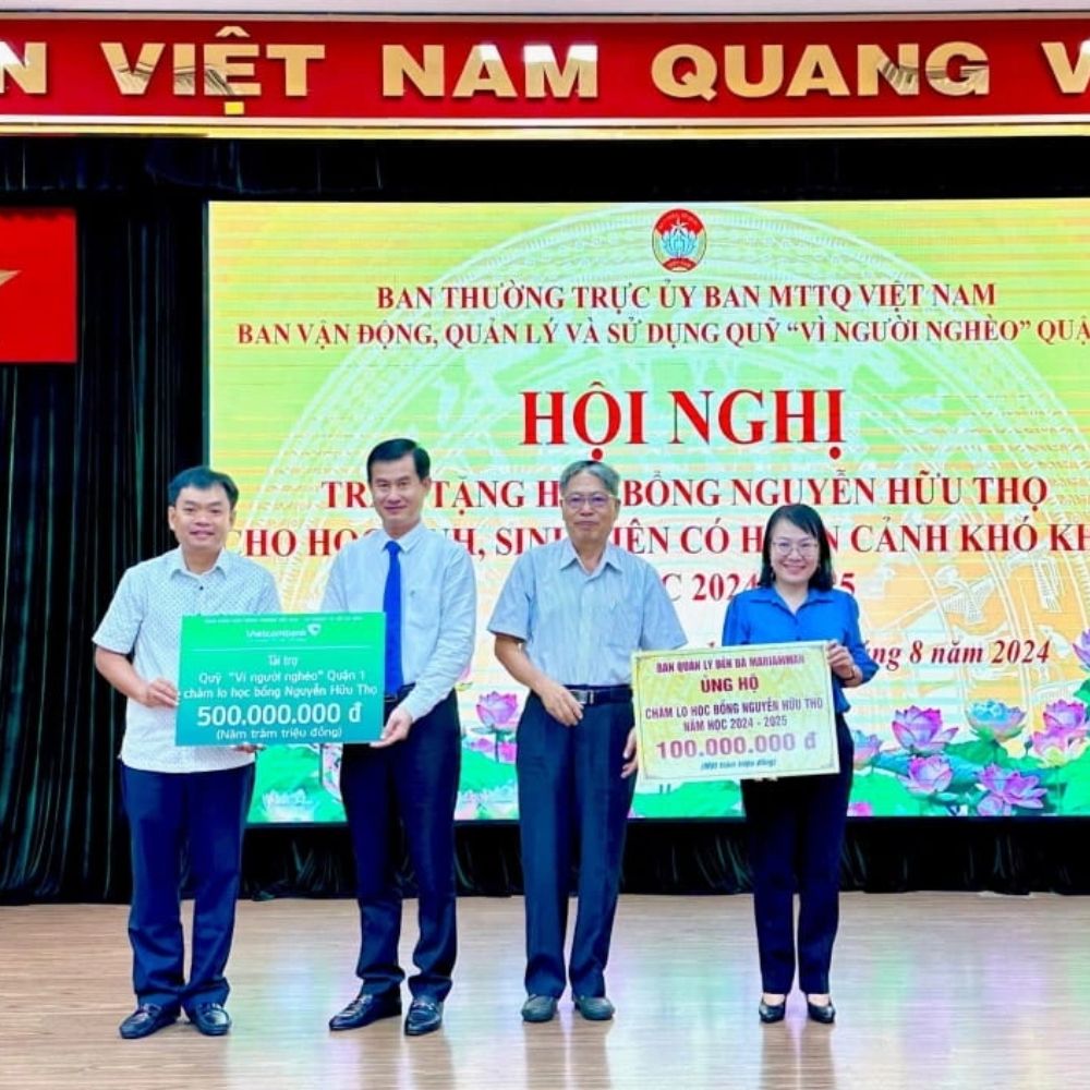 Vietcombank tài trợ học bổng cho học sinh TP HCM