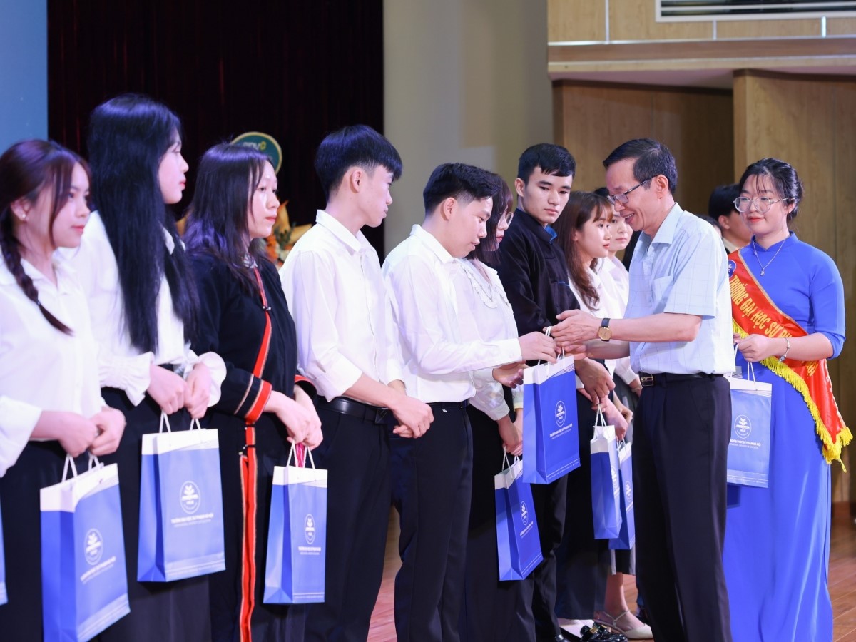 Đồng thành cùng sinh viên khó khăn