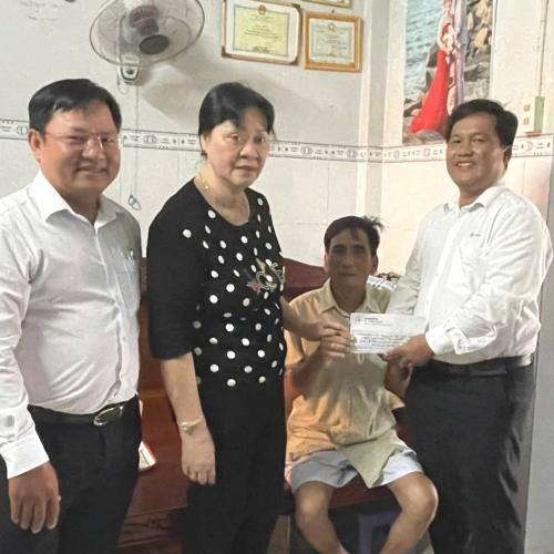 PC Kiên Giang Thăm Hỏi, Hỗ Trợ Người Lao Động Bị Bệnh Hiểm Nghèo