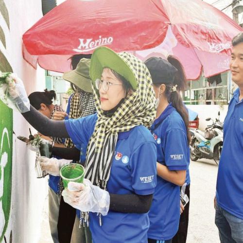 Những Chiến Sĩ Áo Xanh Tình Nguyện Trên Khu Phố 46