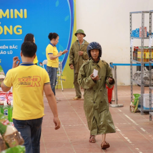 Pnj Kích Hoạt ‘Siêu Thị Mini 0 Đồng’ Hỗ Trợ Đồng Bào Thiệt Hại Do Bão Lũ