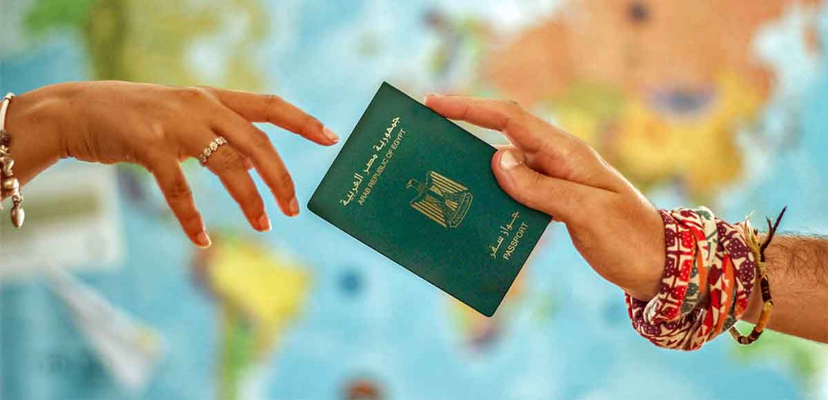 Giấy tờ tùy thân và hộ chiếu