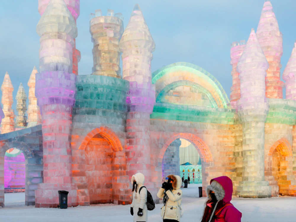 100 tác phẩm điêu khắc từ băng tuyết khiến sự kiện ở Cáp Nhĩ Tân