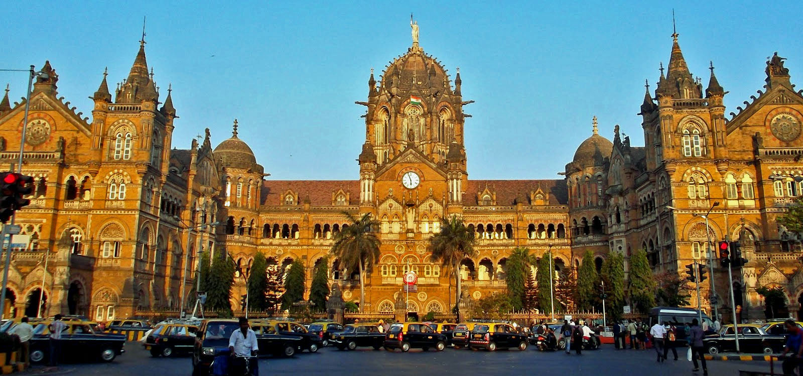 Khu nhà mái vòm và các lối nhỏ đầy nghệ thuật