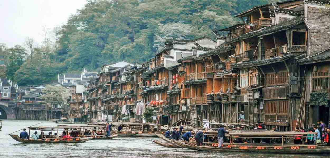 Phượng Hoàng Cổ Trấn