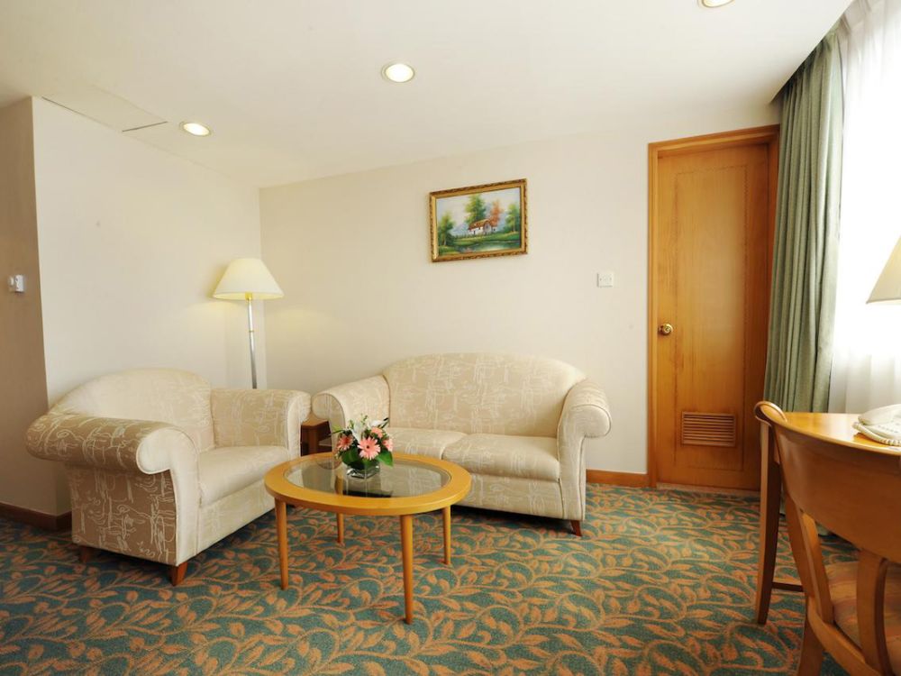 Nhà hàng Golden Dragon