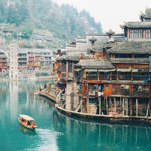 Những Điểm Tham Quan Nổi Tiếng Tại Phượng Hoàng Cổ Trấn