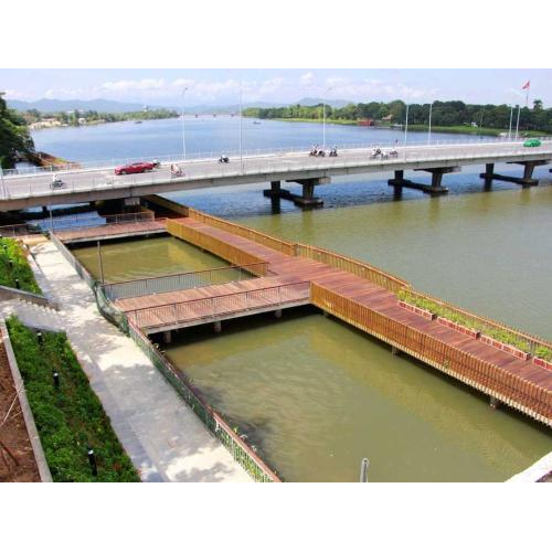 Tuyến đường đi bộ lót sàn gỗ lim trên sông Hương