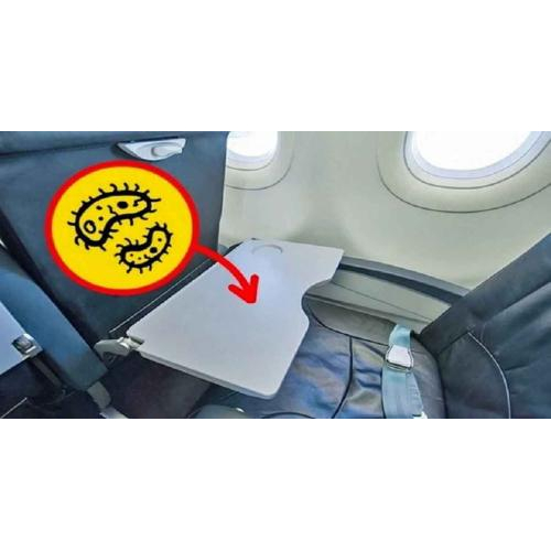 Hạn chế tiếp xúc với bàn ăn và túi đựng đồ trước mặt