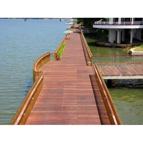 Tuyến đường đi bộ lót sàn gỗ lim trên sông Hương