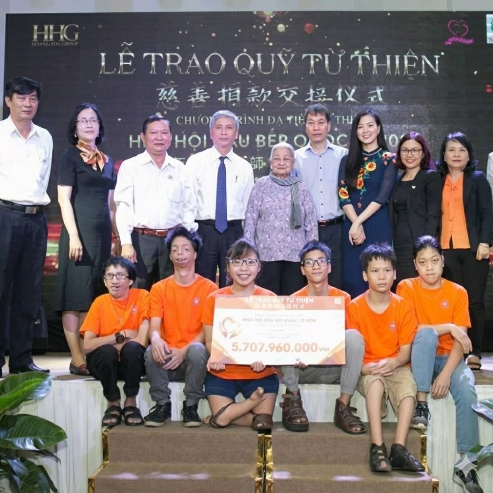 Hiệp Hội Các Đầu Bếp Quốc Tế Tặng Quỹ Từ Thiện