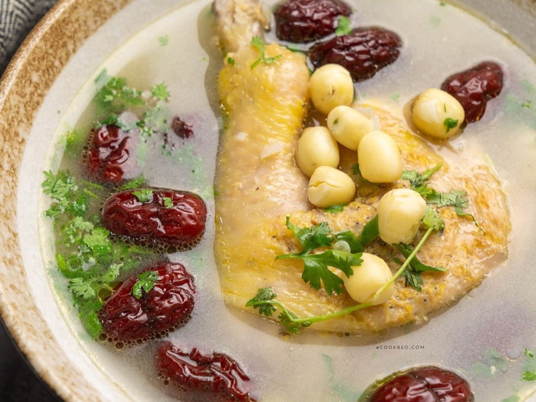 Các làm gà hầm hạt sen