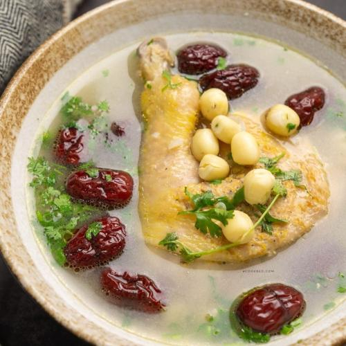 Gà Hầm Hạt Sen: Món Ăn Bổ Dưỡng Cho Ngày Hè