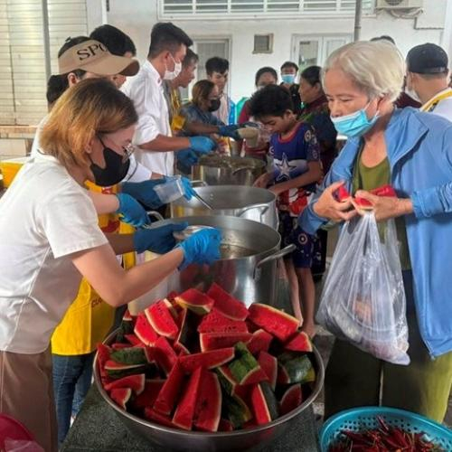 Hội Đầu Bếp Chuyên Nghiệp TP Phú Quốc Nấu 500 Suất Cơm Gửi Đến Bệnh Nhân