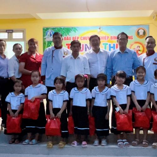 Hội Đầu Bếp Bình Dương Mang ‘Trung Thu’ Đến Trẻ Em Khó Khăn Ở Bến Tre