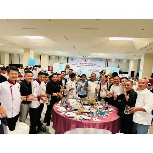 Ngày 04/3, Đại diện Liên Chi Hội Đầu Bếp Việt Nam tham dự lễ kỷ niệm 1 năm ngày ra mắt chi hội ĐBCN Bình Dương