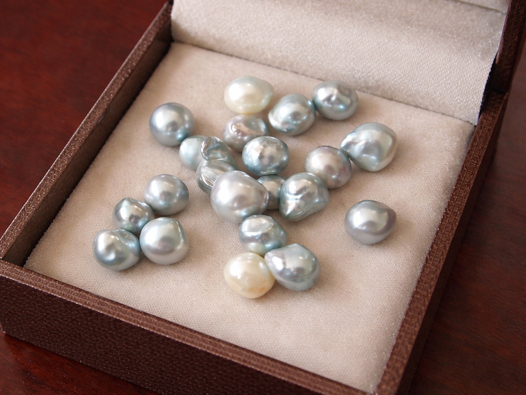 Cách phân biệt ngọc trai thật, giả một cách đơn giản nhưng hiệu quả