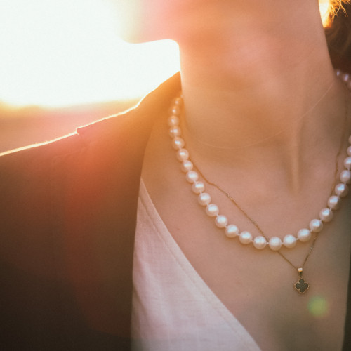 Ngọc Trai Và Thời Trang Đường Phố: Xu Hướng Mới Của Giới Trẻ