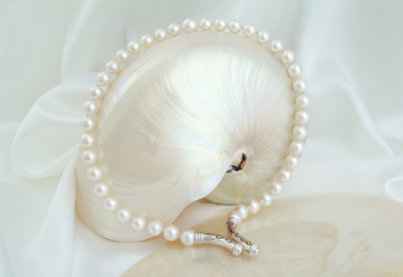 Vì sao ngọc trai không bao giờ lỗi thời?