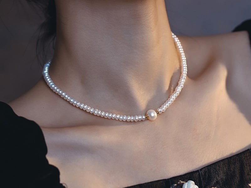 Trang sức ngọc trai cho phụ nữ lớn tuổi