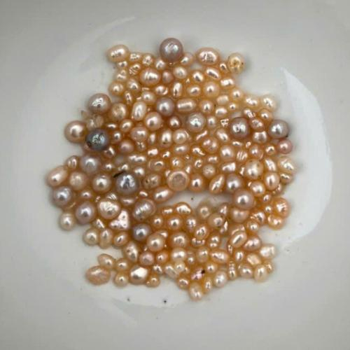 Vì Sao Ngọc Trai Không Cần Hoàn Hảo Nhưng Vẫn Giữ Giá Trị Trân Quý?