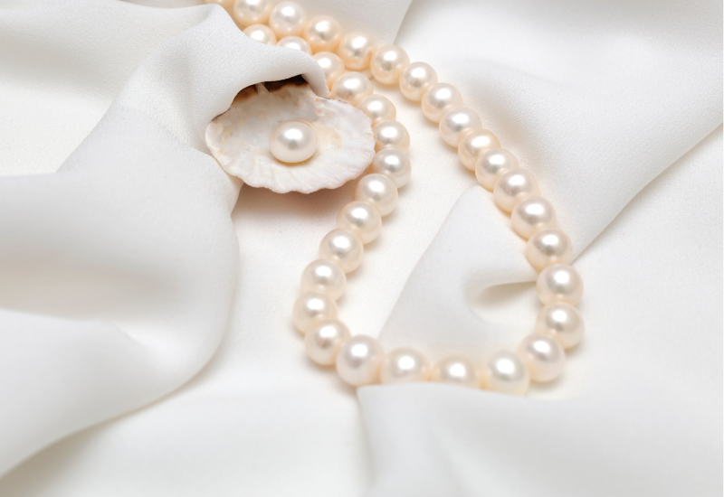 Ngọc trai phù hợp cả nam và nữ