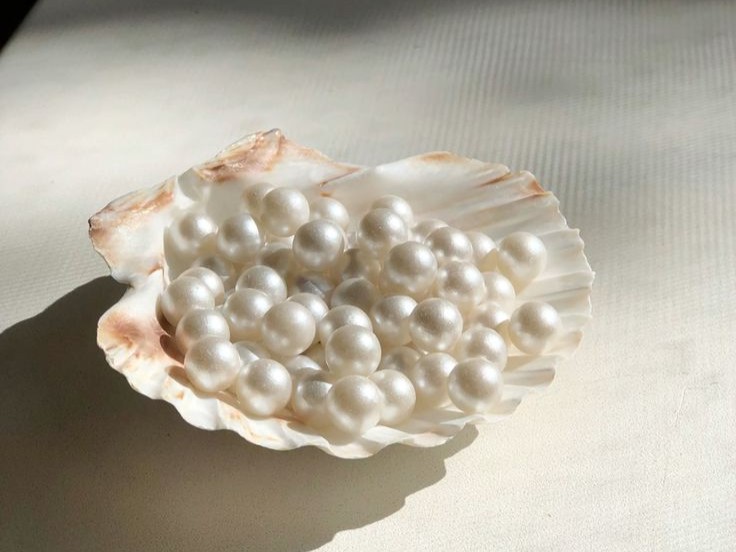 Vì sao ngọc trai không nên để quá lâu không đeo?