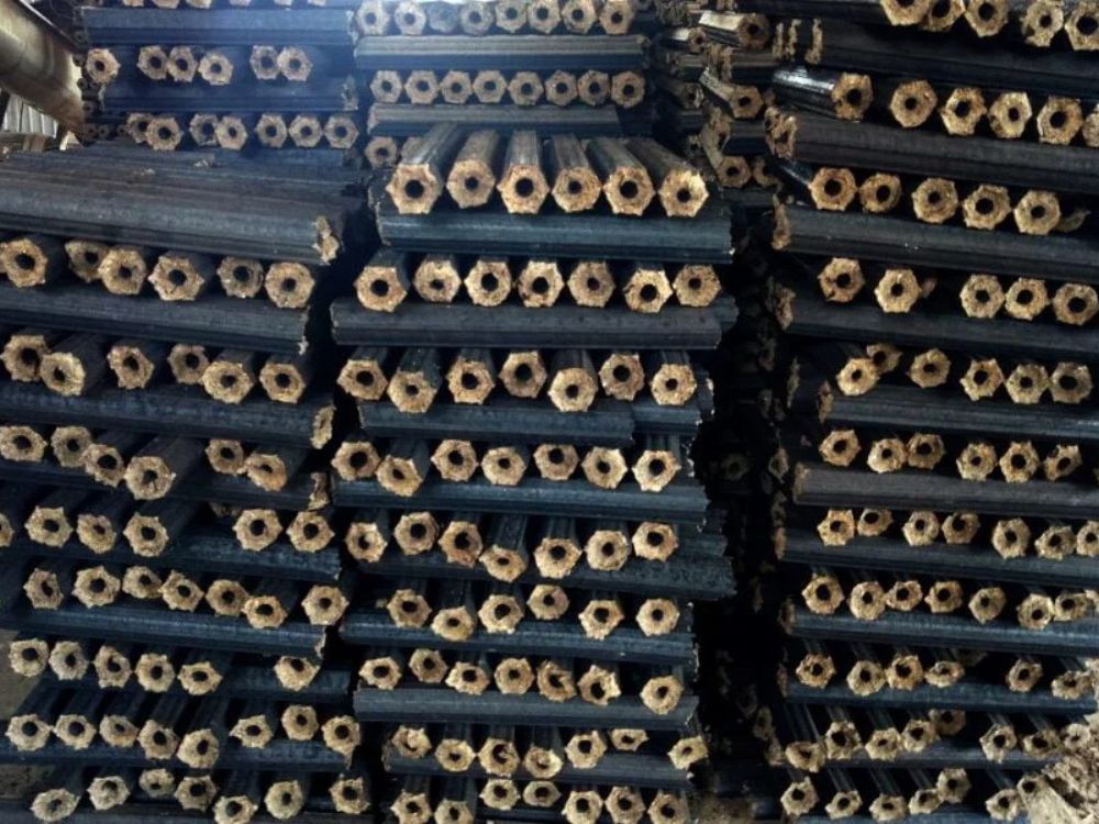 Những lợi ích và hạn chế khi sử dụng củi trấu trong thực tế