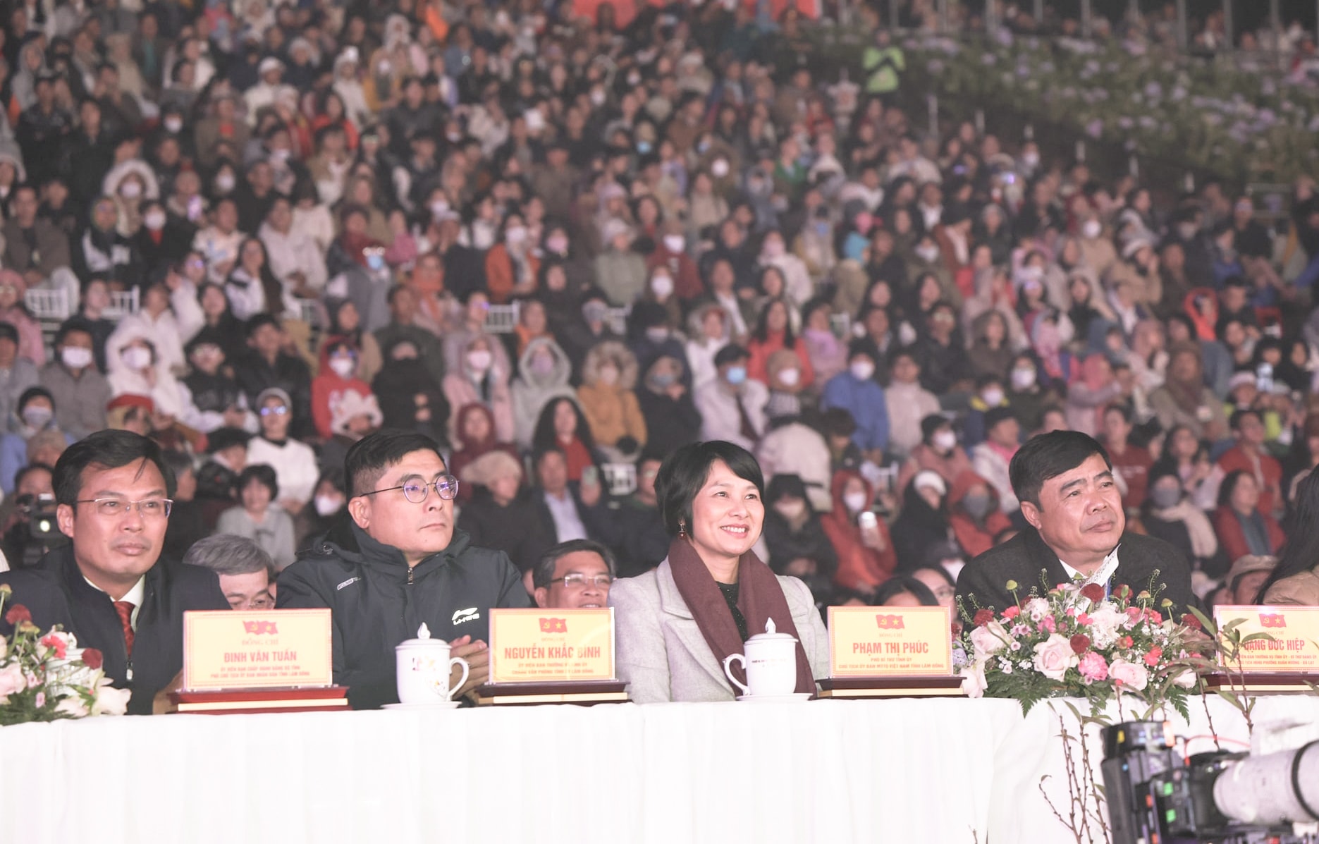 Lãnh đạo tỉnh và đại biểu tham dự lễ khai mạc