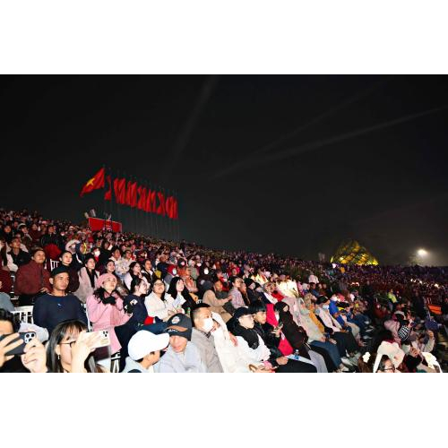 Lãnh đạo tỉnh và đại biểu tham dự lễ khai mạc