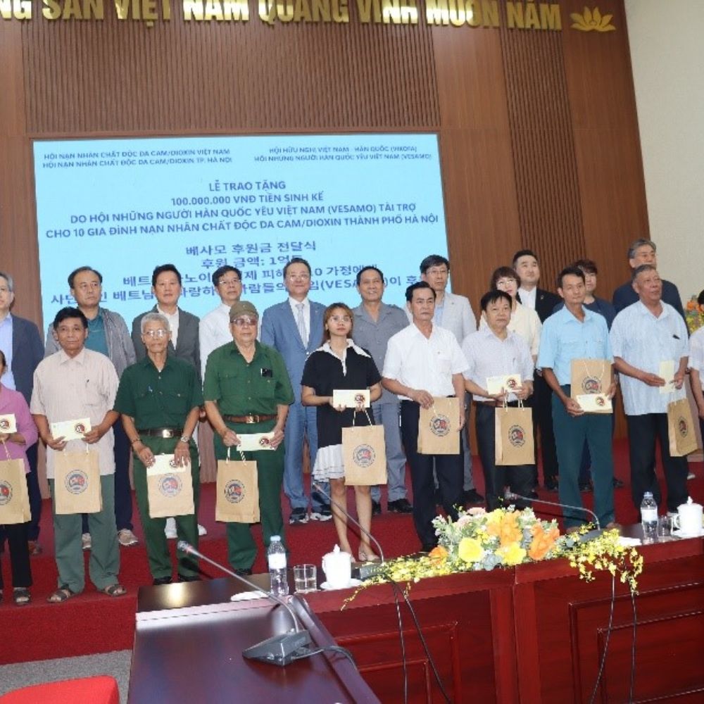 ESAMO Quyên Góp Tiền Để Xây Nhà Và Hỗ Trợ Sinh Kế