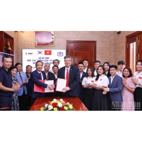 Hợp tác trong lĩnh vực khoa học hành chính, quản trị công