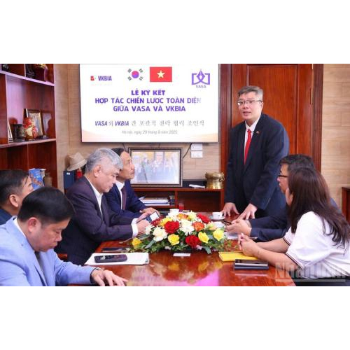 Hợp tác trong lĩnh vực khoa học hành chính, quản trị công