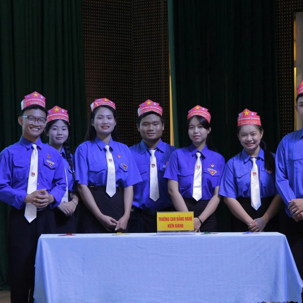 Giải Nhì Hội Thi Các Câu Lạc Bộ, Đội, Nhóm Tiếng Anh Cấp Tỉnh Năm 2025