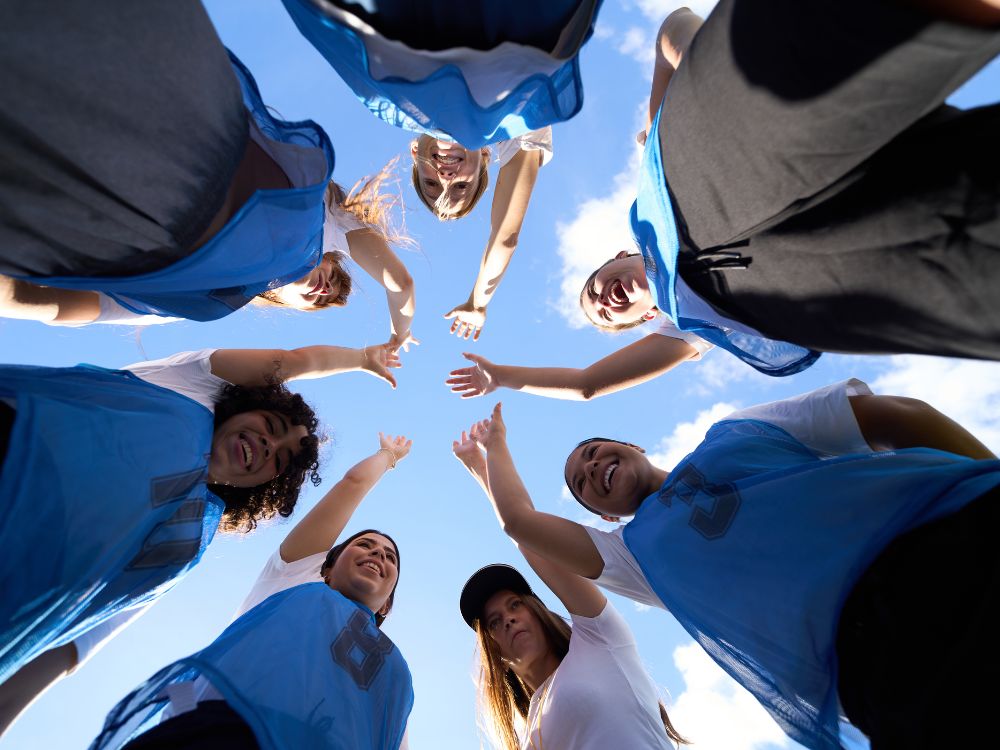 1. Từ những bộ quần áo cũ đến hơi ấm vùng cao