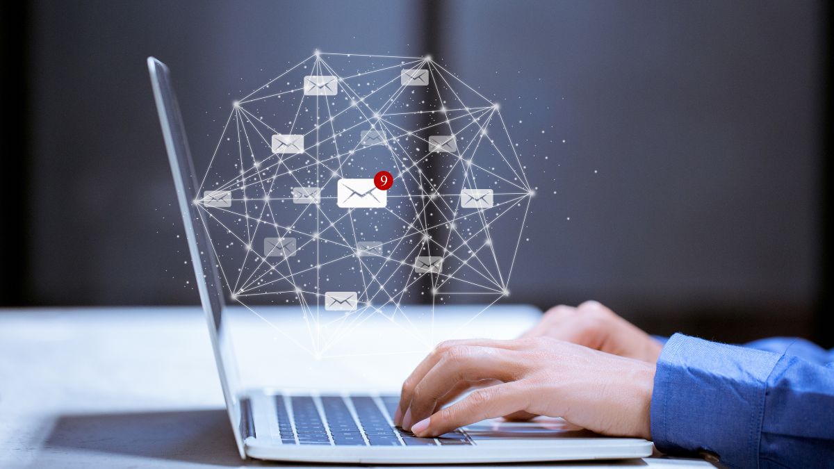 Email công ty là gì?