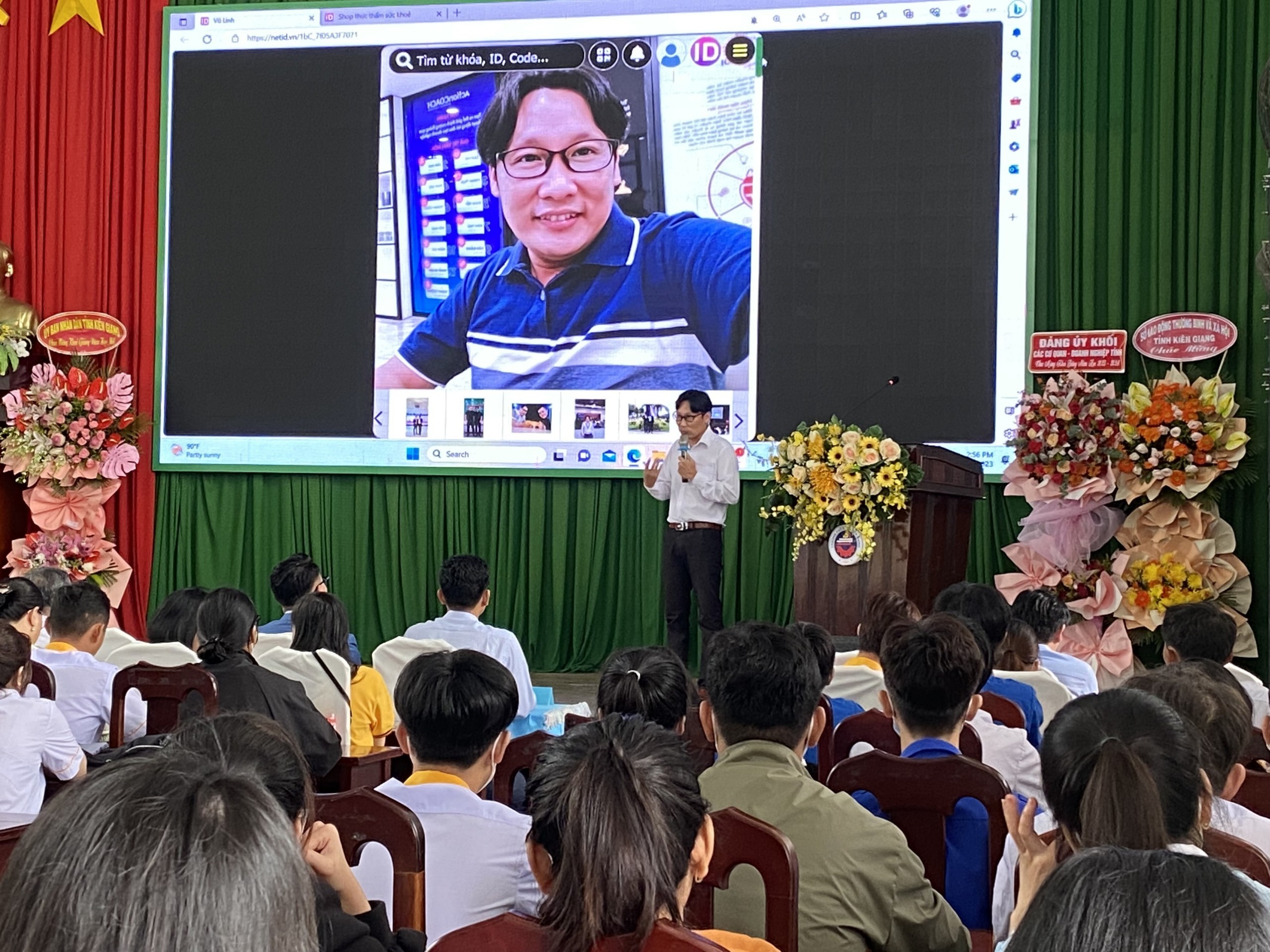 Ông Trương Vũ Linh trình bày ứng dụng Net🆔.vn hỗ trợ cho sinh viên khởi nghiệp