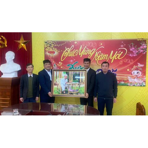 Buổi Thăm Và Tặng Quà Cho Phòng Giáo Dục Huyện Hưng Hà