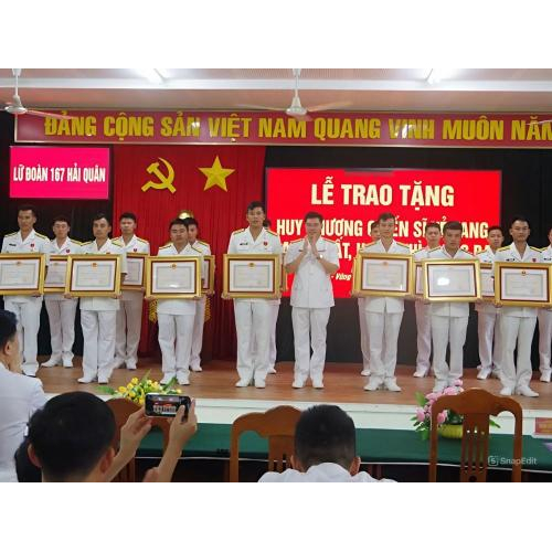 Lữ Đoàn 167 Tổ Chức Lễ Trao Tặng Huy Chương Chiến Sĩ Vẻ Vang