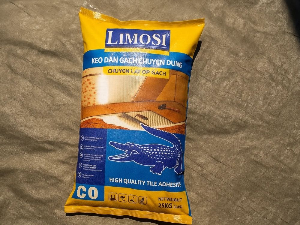 1. Dùng bay răng cưa & kỹ thuật kẻ keo