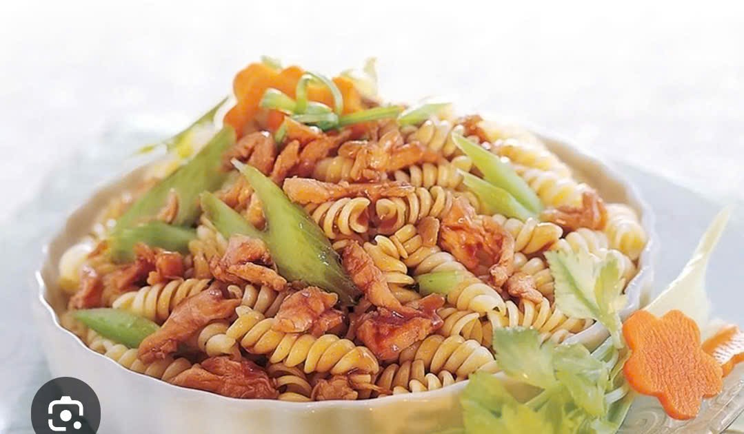 Nui trộn thịt rau củ