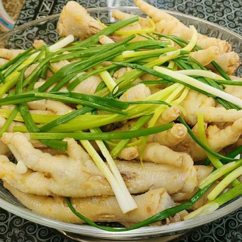 Chân gà hấp hành